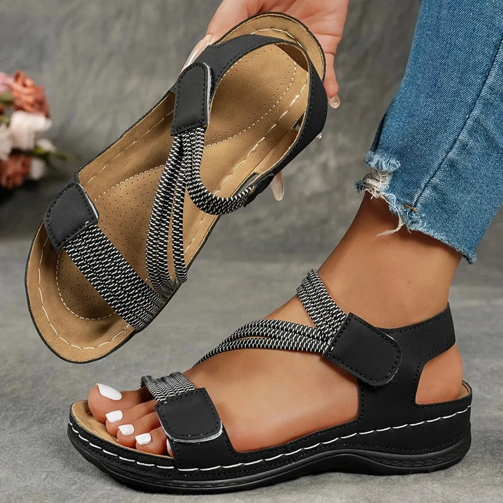 Sandali donna con cinturini regolabili, suola comfort e punta aperta