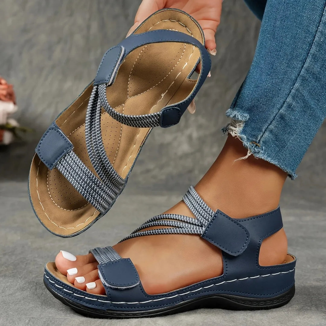 Sandali donna con cinturini regolabili, suola comfort e punta aperta