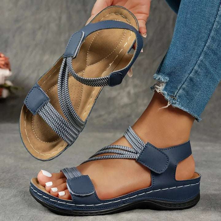 Sandali donna con cinturini regolabili, suola comfort e punta aperta