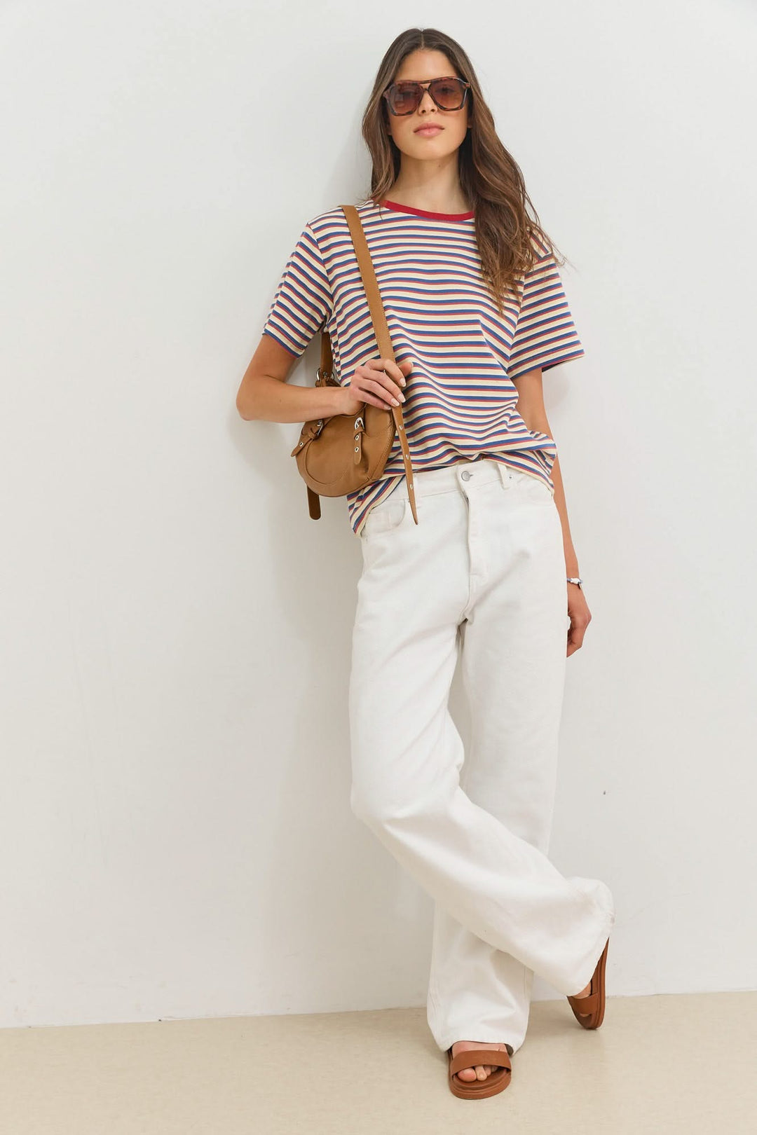 T-shirt da donna multicolore a righe con scollo rotondo e maniche corte