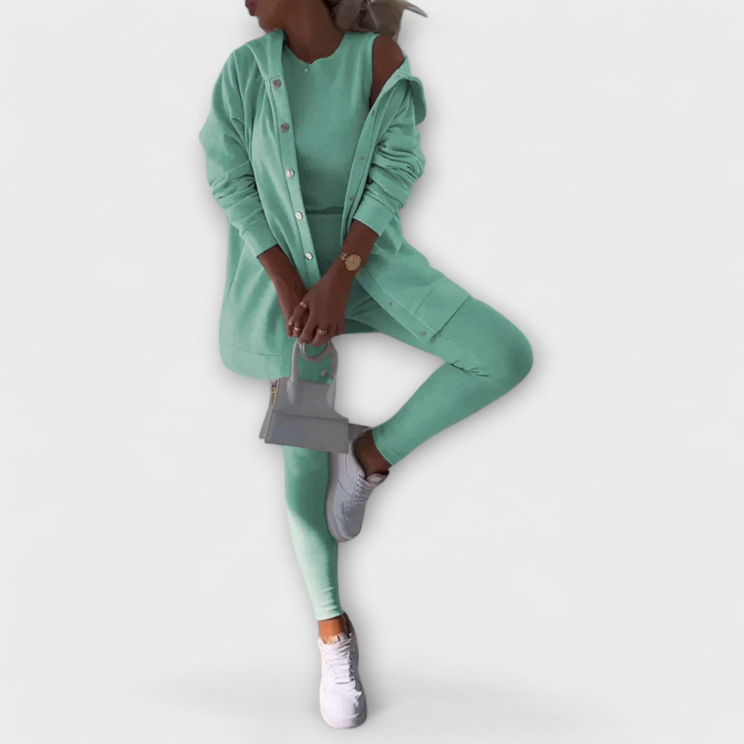 Completo di tre pezzi con cardigan