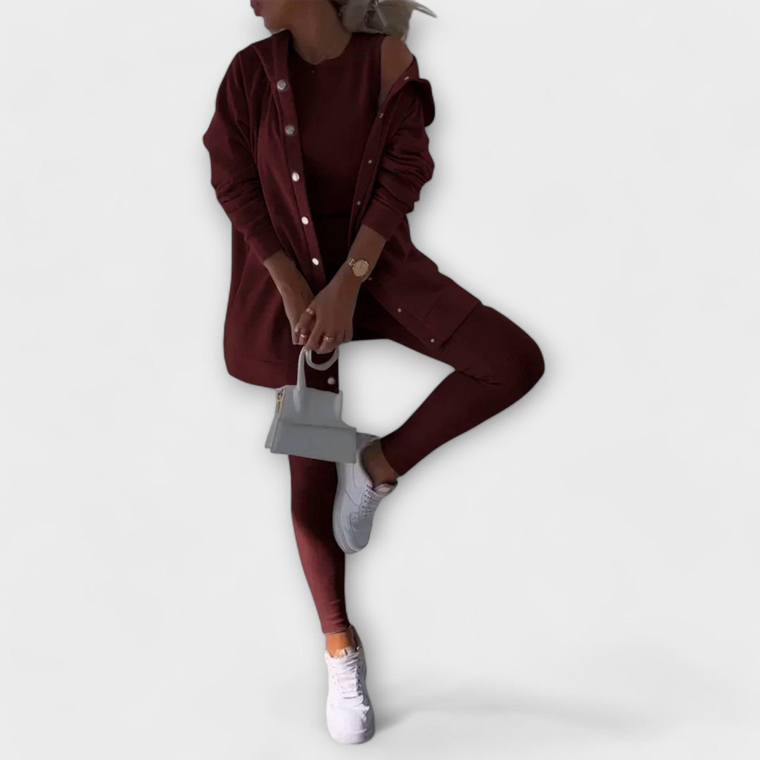 Completo di tre pezzi con cardigan