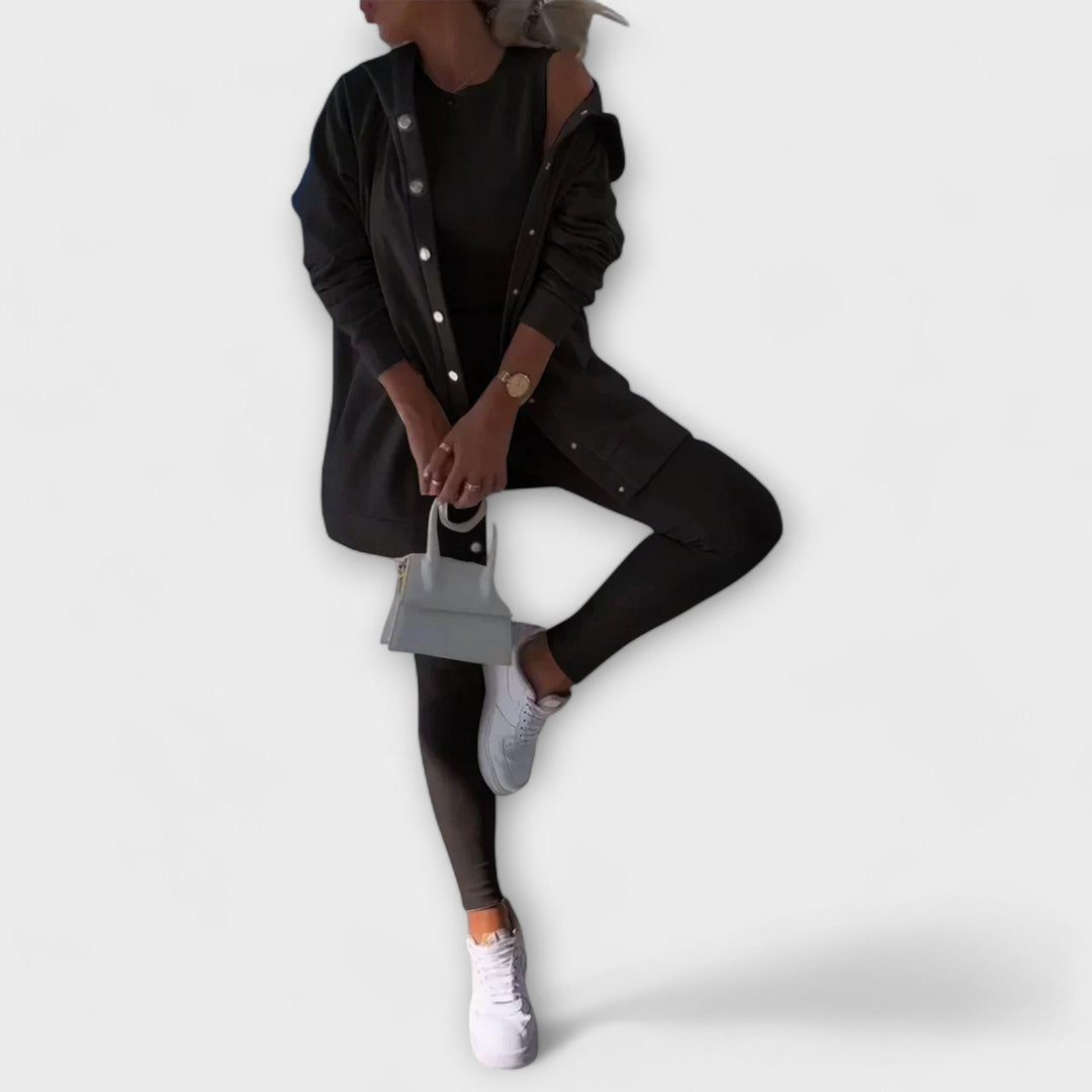 Completo di tre pezzi con cardigan