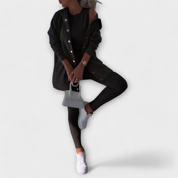Completo di tre pezzi con cardigan