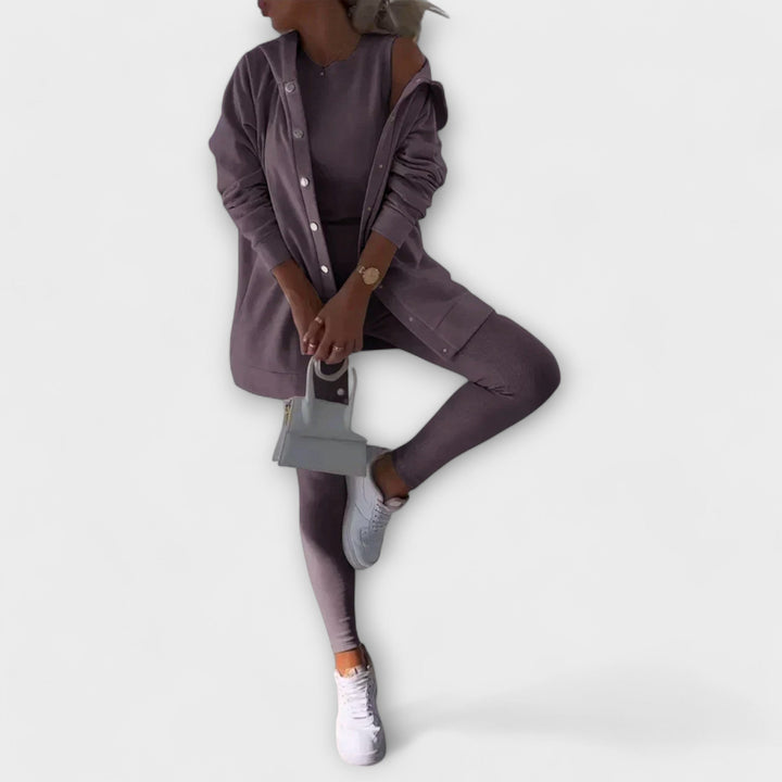 Completo di tre pezzi con cardigan