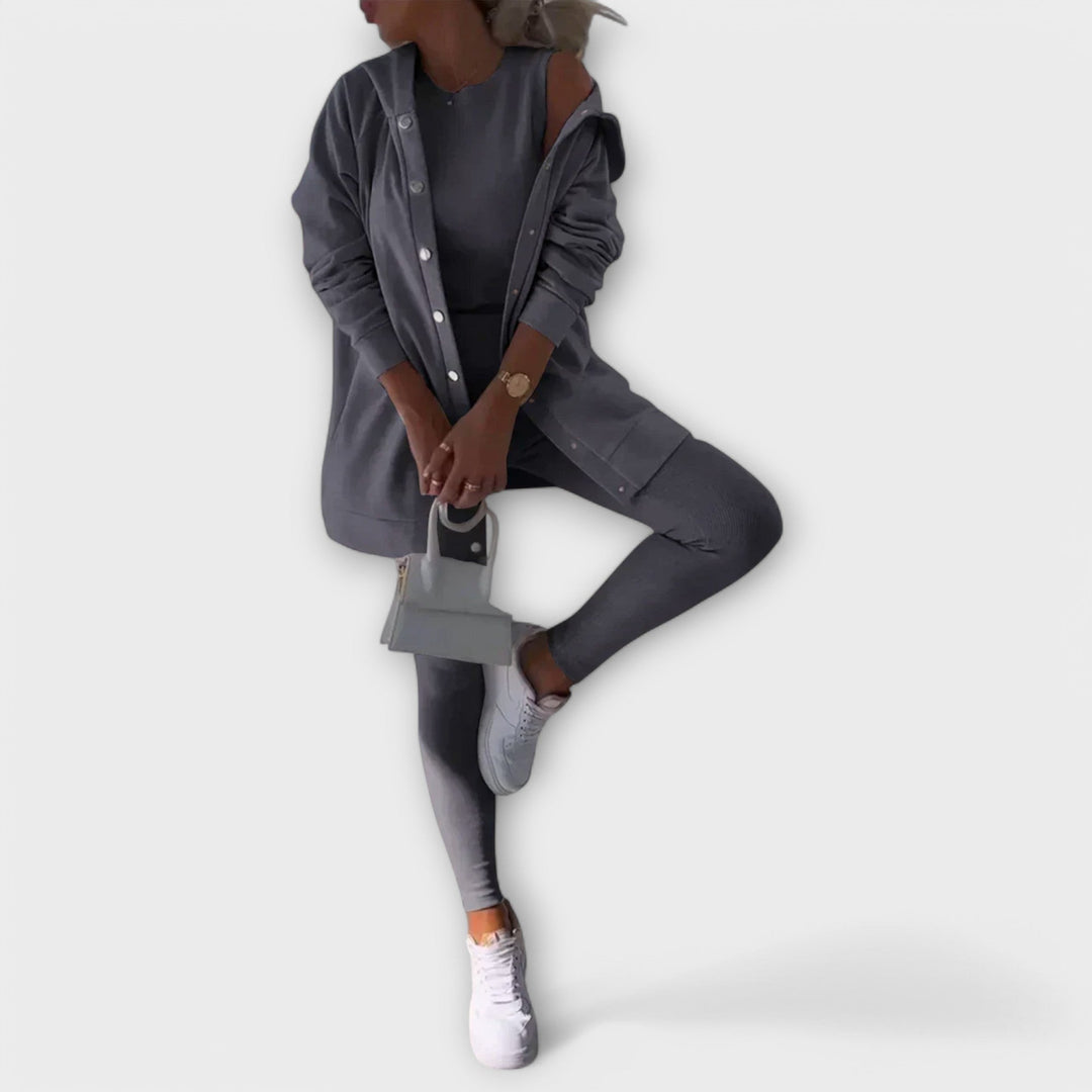 Completo di tre pezzi con cardigan