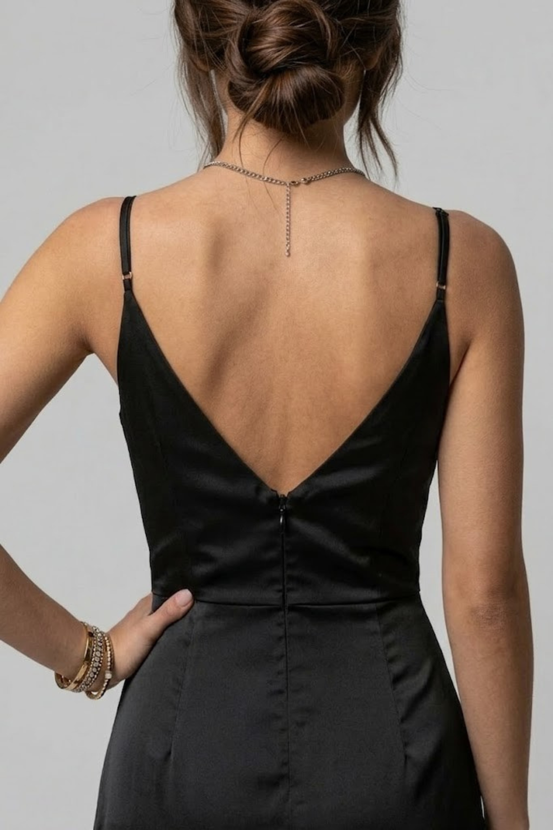 Vestito lungo donna con scollo a V, sottili spalline, vita a portafoglio, spacco