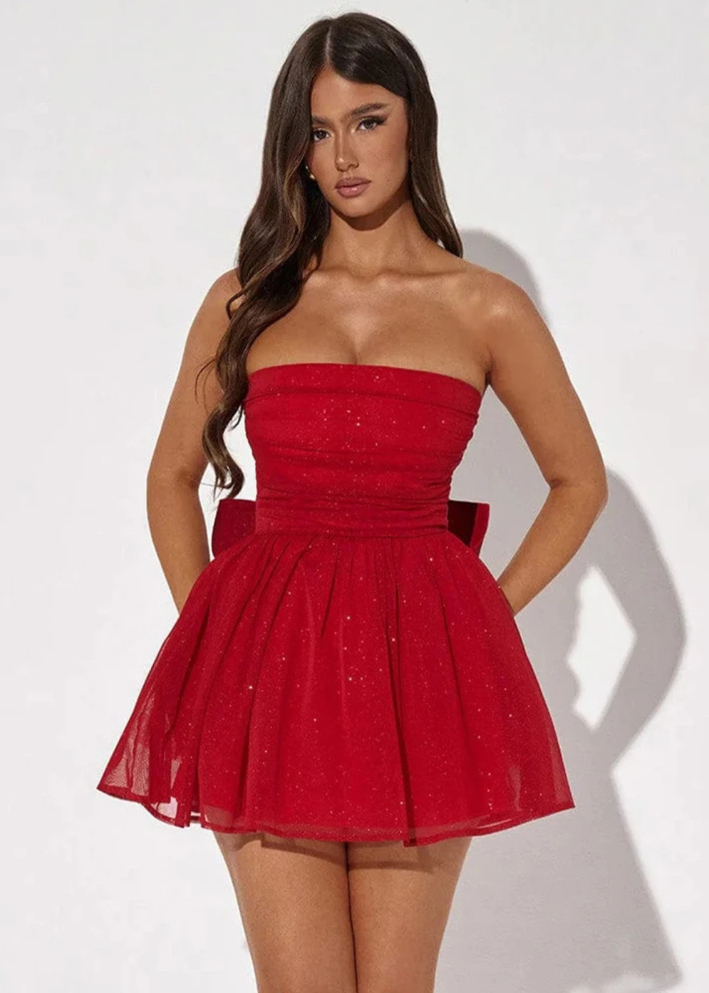 Robe bustier courte à nœud et effet pailleté