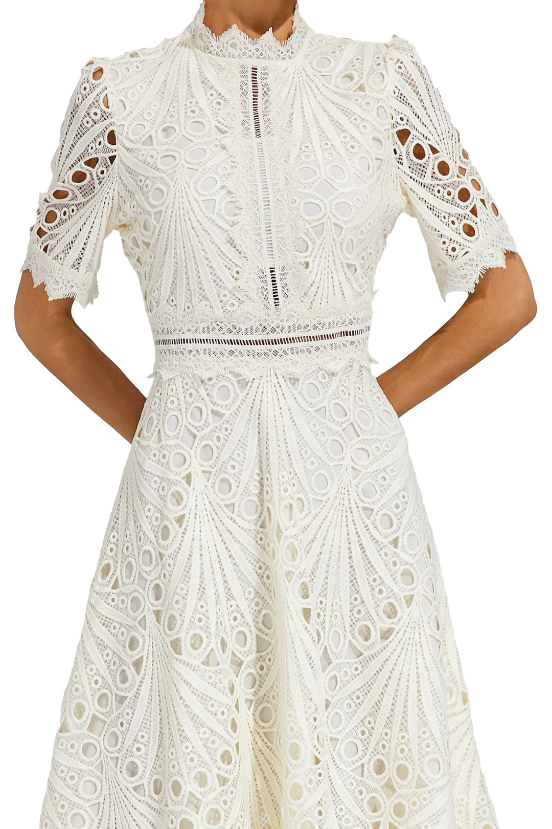 Abito midi da donna con collo alto, pizzo traforato, vita aderente, maniche corte