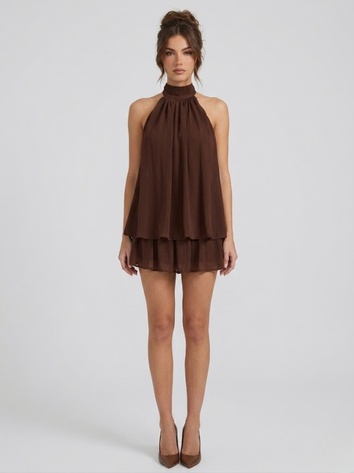 Vestito corto da donna con collo alto all'americana, schiena nuda e volant a balze