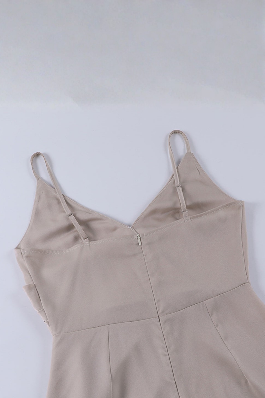 Vestito lungo donna con scollo a V, sottili spalline, vita a portafoglio, spacco