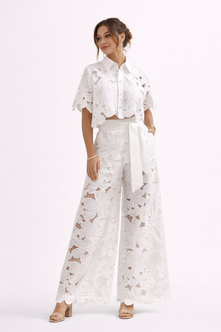Blusa donna corta in pizzo floreale colletto a camicia maniche corte