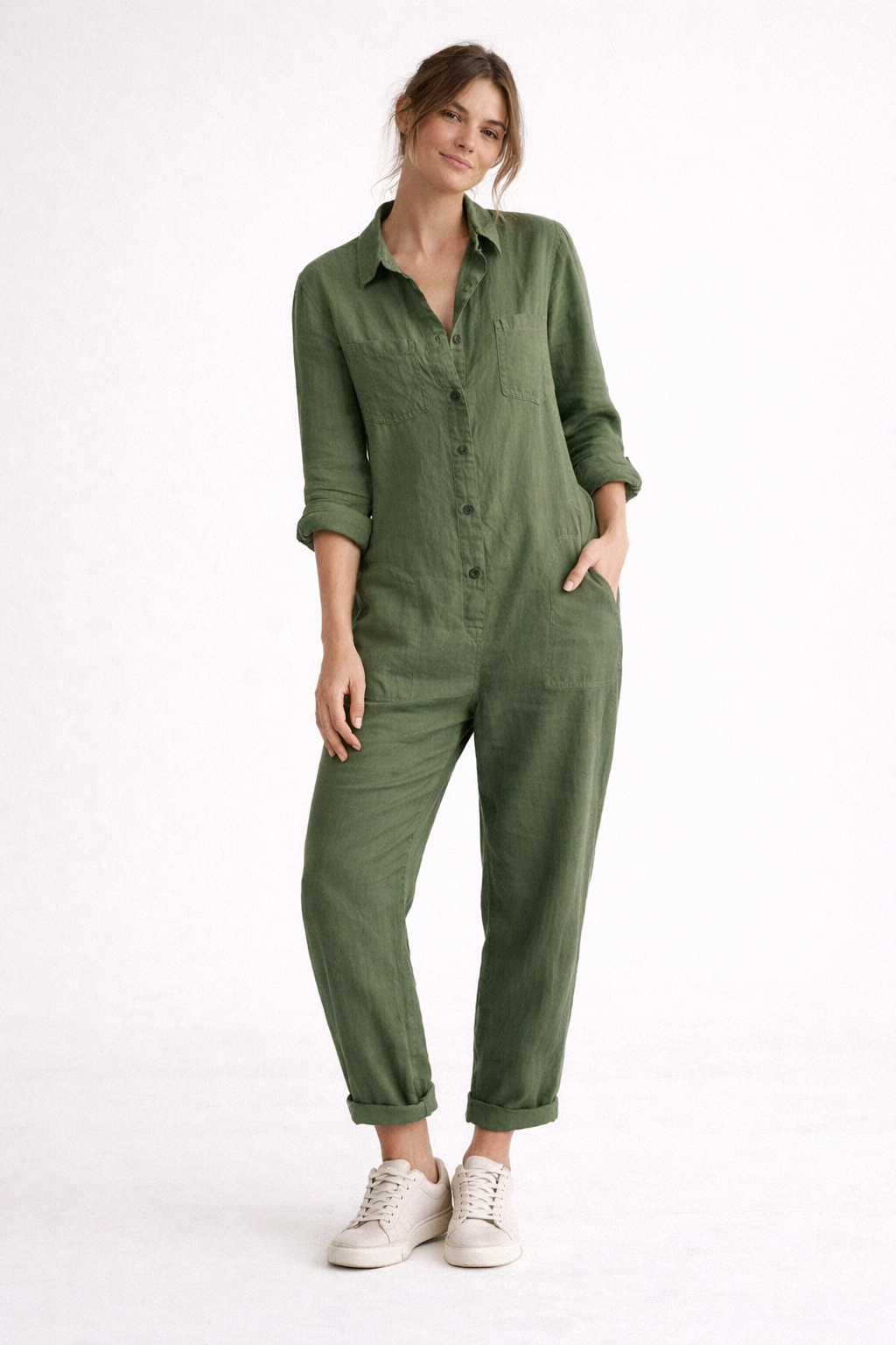 Tuta da donna con colletto a camicia abbottonato, maniche 3/4 e tasche sul Petto