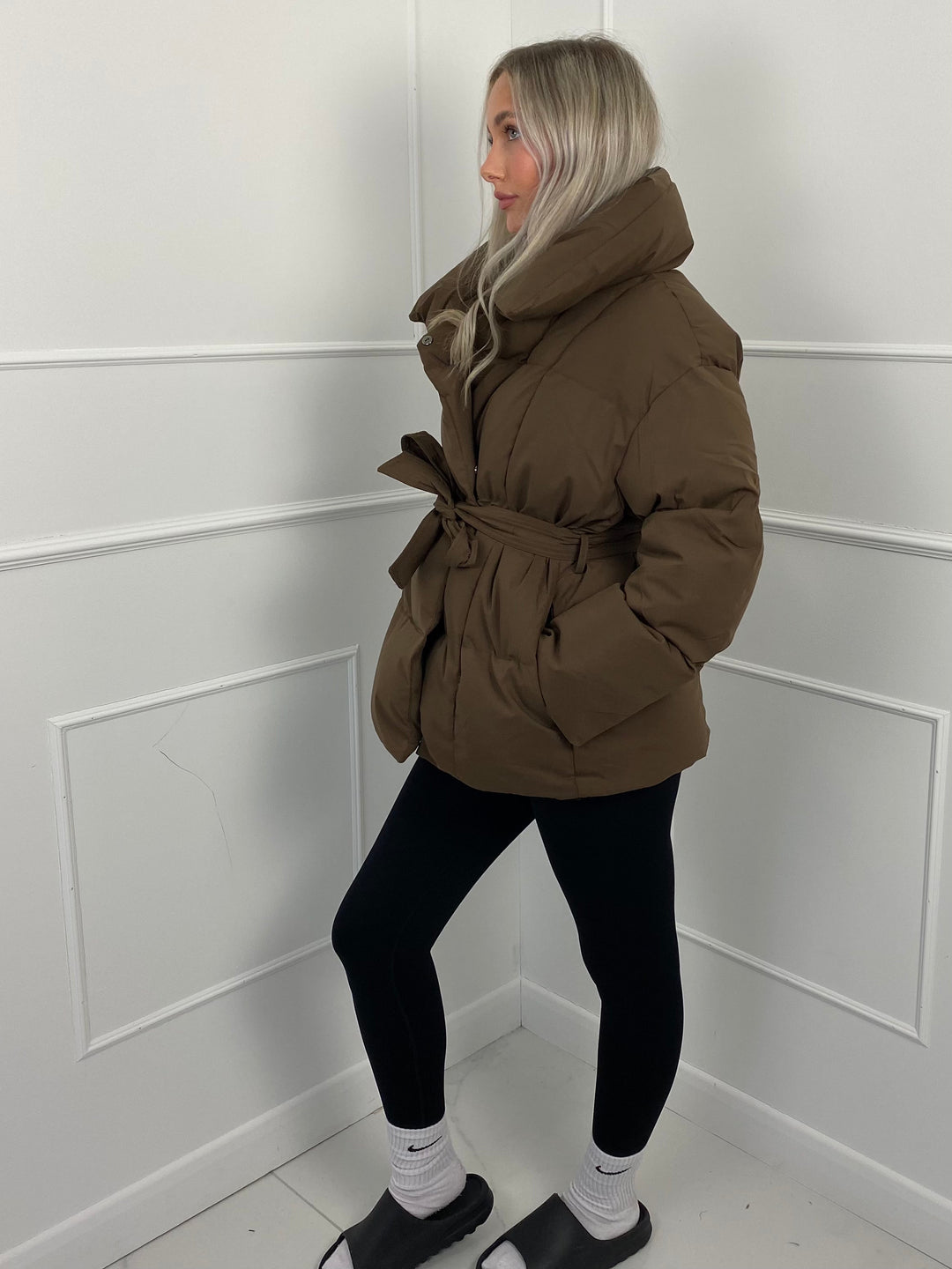 Chiara – Piumino corto con cintura