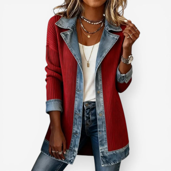 Blusa da donna di media lunghezza con colletto a camicia e strato in denim testurizzato