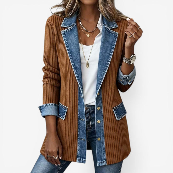 Blusa da donna di media lunghezza con colletto a camicia e strato in denim testurizzato