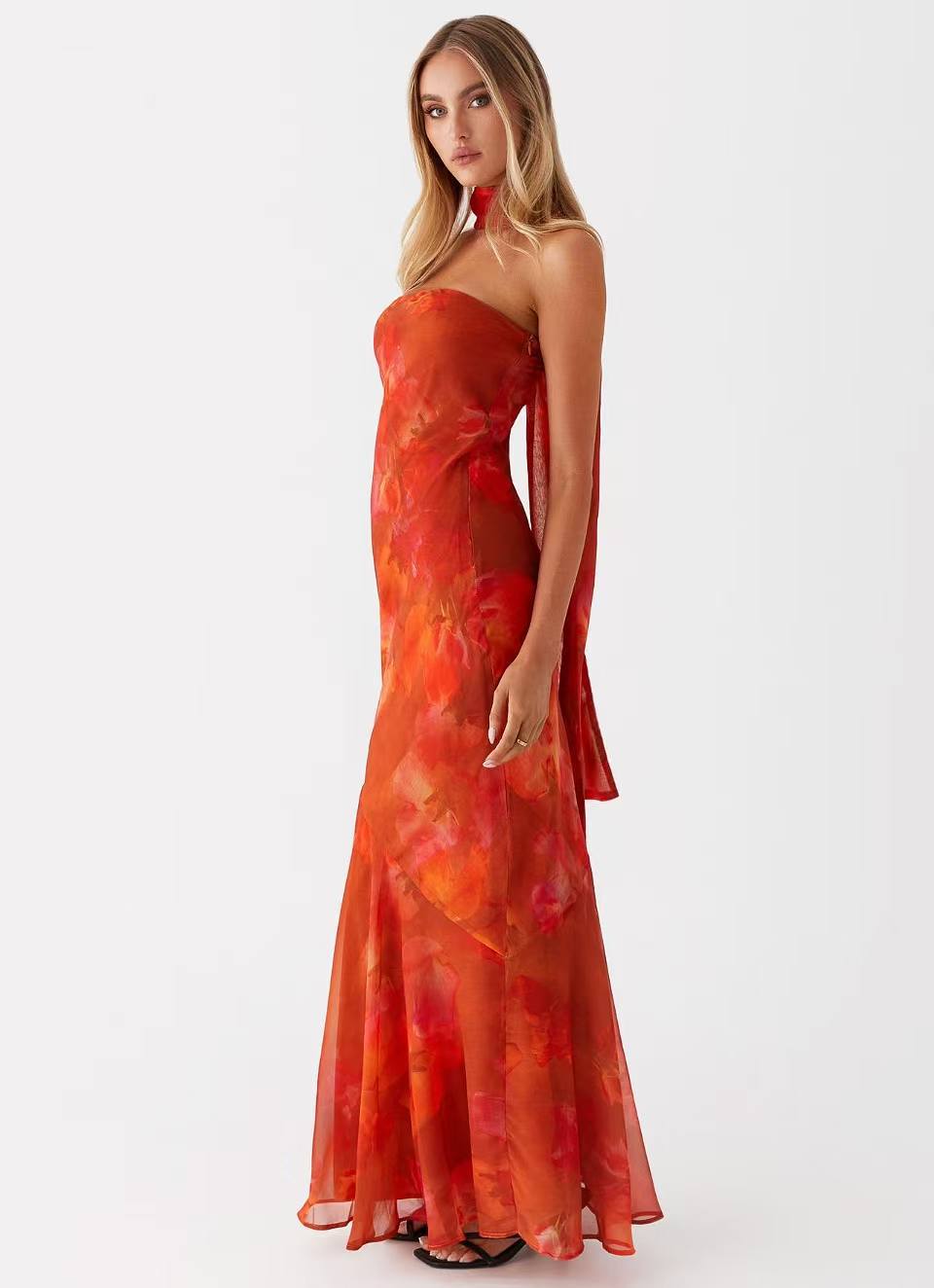 Vestito lungo da donna a sirena con scollo a fascia e colletto foulard integrato