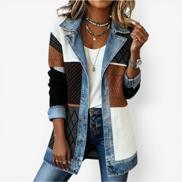Blusa da donna di media lunghezza con colletto a camicia e strato in denim testurizzato