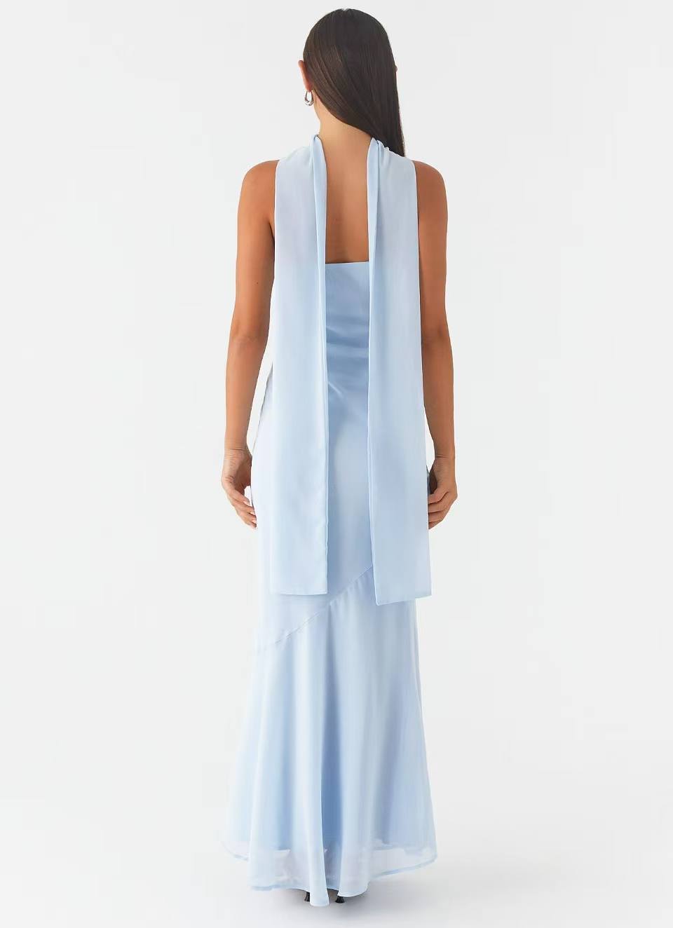 Vestito lungo da donna a sirena con scollo a fascia e colletto foulard integrato
