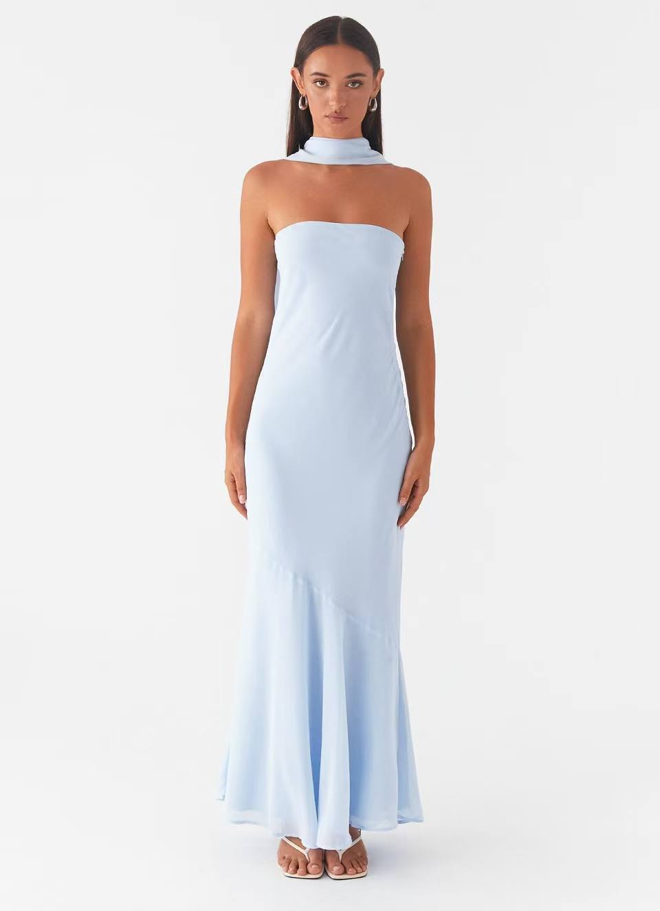 Vestito lungo da donna a sirena con scollo a fascia e colletto foulard integrato