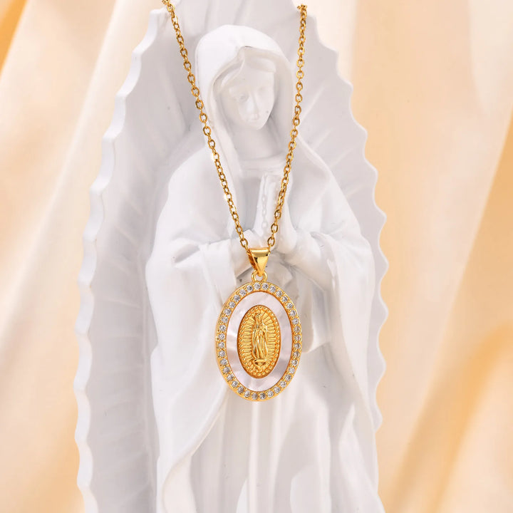 Collana con Ciondolo Ovale della Madonna in Oro