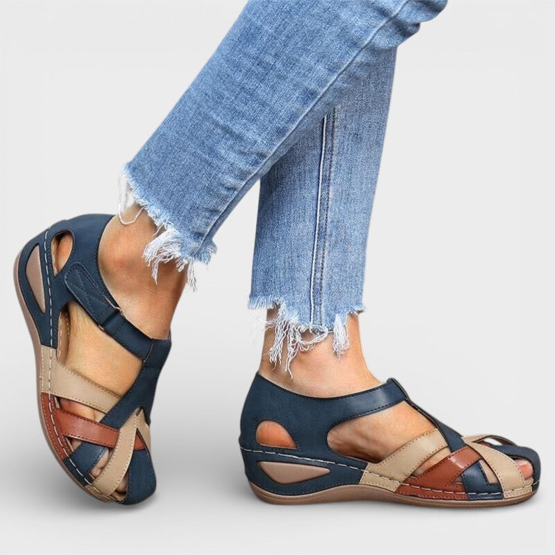 Sandali donna multicolore con cinturini incrociati punta chiusa