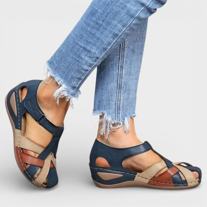 Sandali donna multicolore con cinturini incrociati punta chiusa