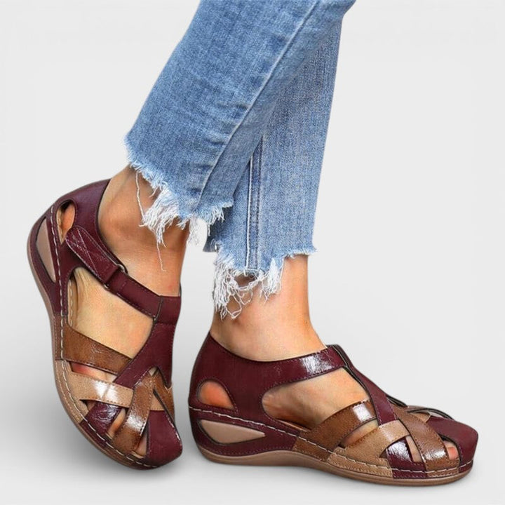 Sandali donna multicolore con cinturini incrociati punta chiusa
