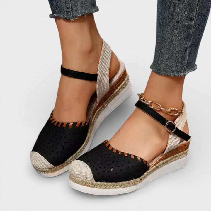 Espadrillas donna punta chiusa con zeppa traforate suola intrecciata