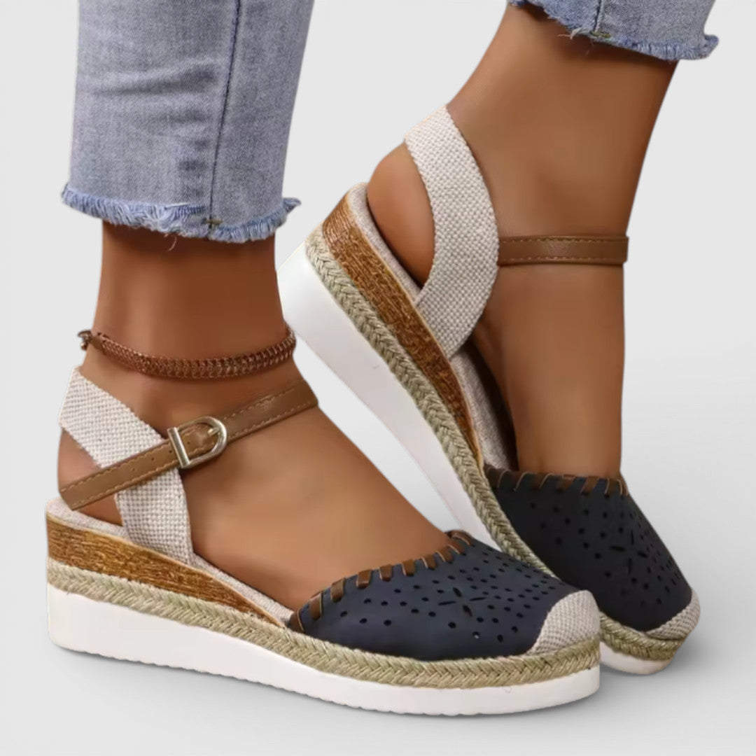 Espadrillas donna punta chiusa con zeppa traforate suola intrecciata