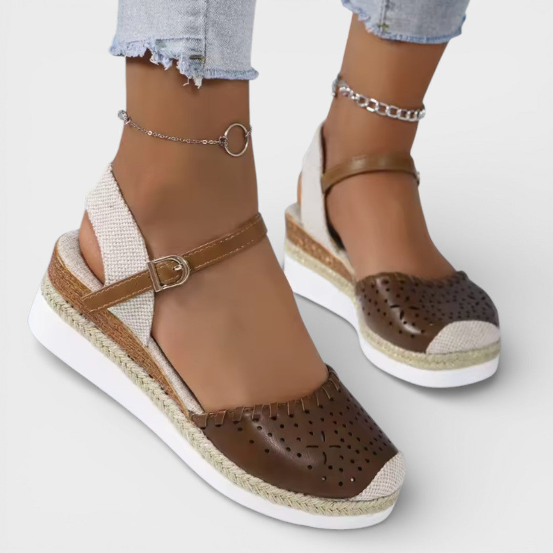 Espadrillas donna punta chiusa con zeppa traforate suola intrecciata