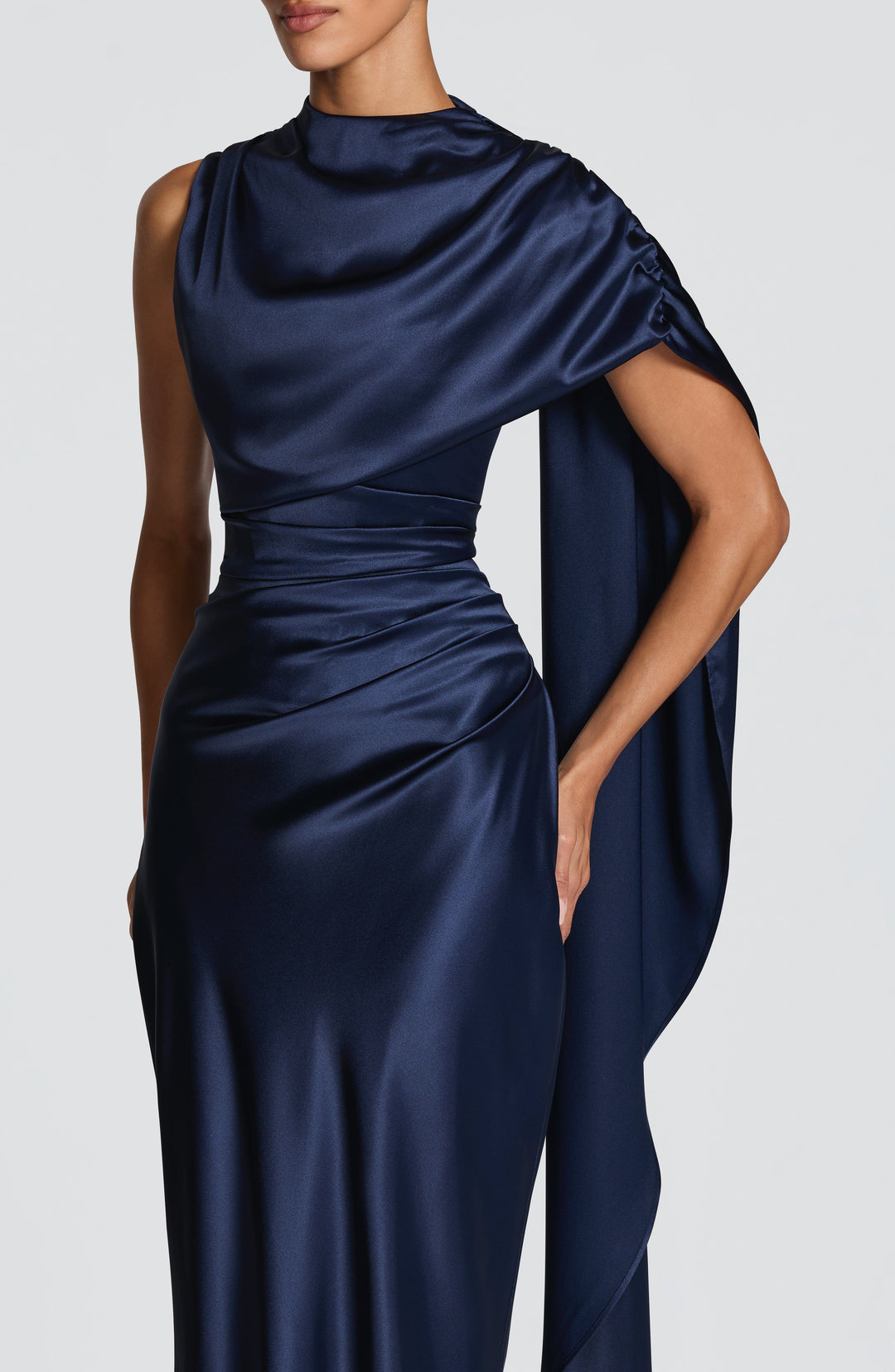 Vestito lungo donna collo alto drappeggiato asimmetrico schiena con lacci vita segnata