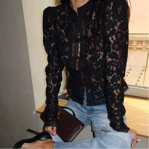 Blusa in pizzo da donna con colletto alto e maniche lunghe