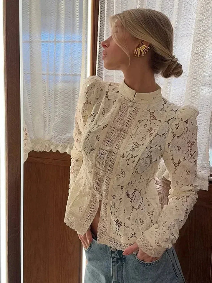 Blusa in pizzo da donna con colletto alto e maniche lunghe