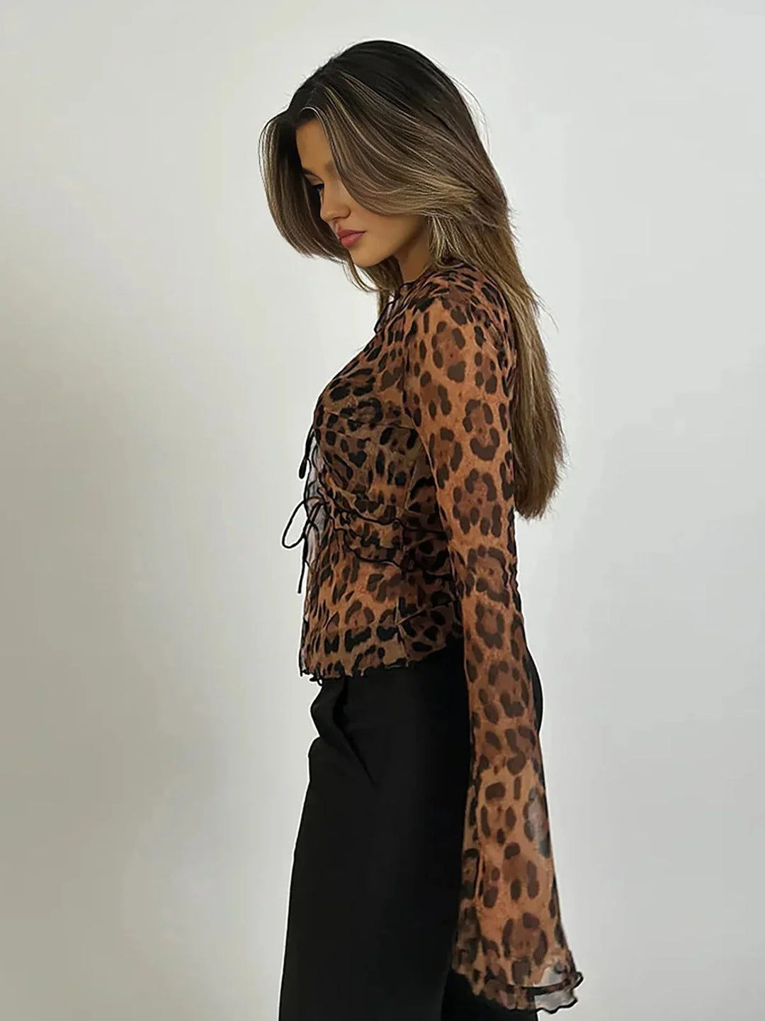 Blusa da donna leopardata a maniche lunghe leggere e trasparenti