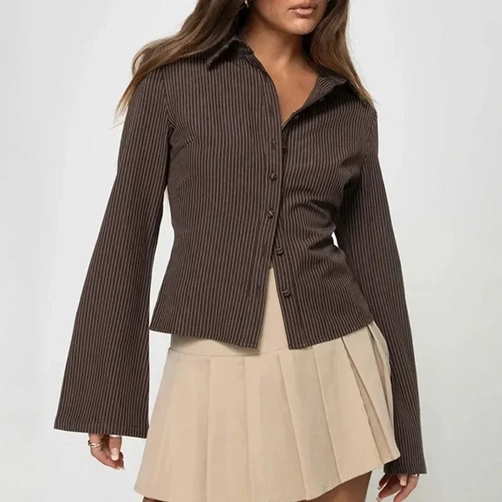 Blusa da donna a righe marrone con maniche svasate