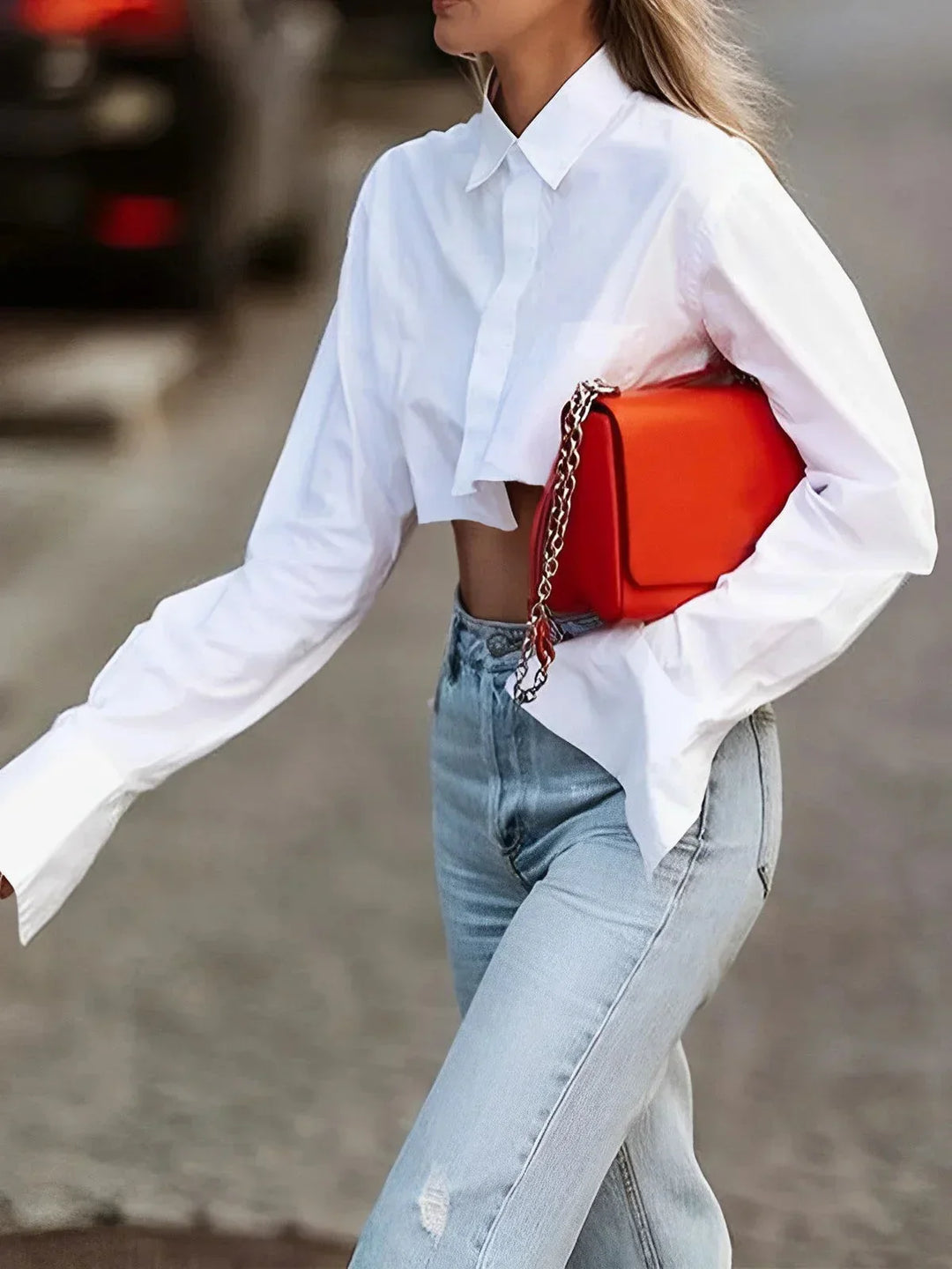 Camicia cropped donna con design moderno e bottoni