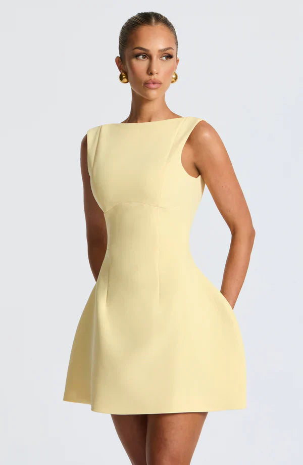 Vestito corto da donna con scollo a barca, schiena scoperta, gonna svasata, senza maniche, con tasche