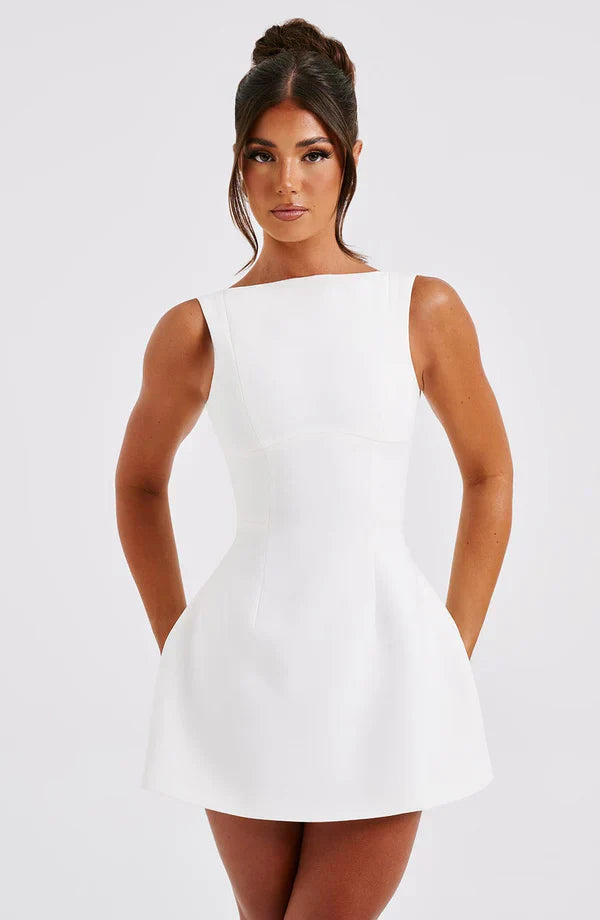 Vestito corto da donna con scollo a barca, schiena scoperta, gonna svasata, senza maniche, con tasche