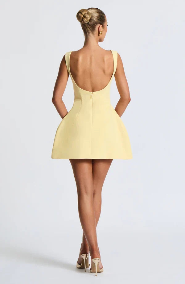 Vestito corto da donna con scollo a barca, schiena scoperta, gonna svasata, senza maniche, con tasche