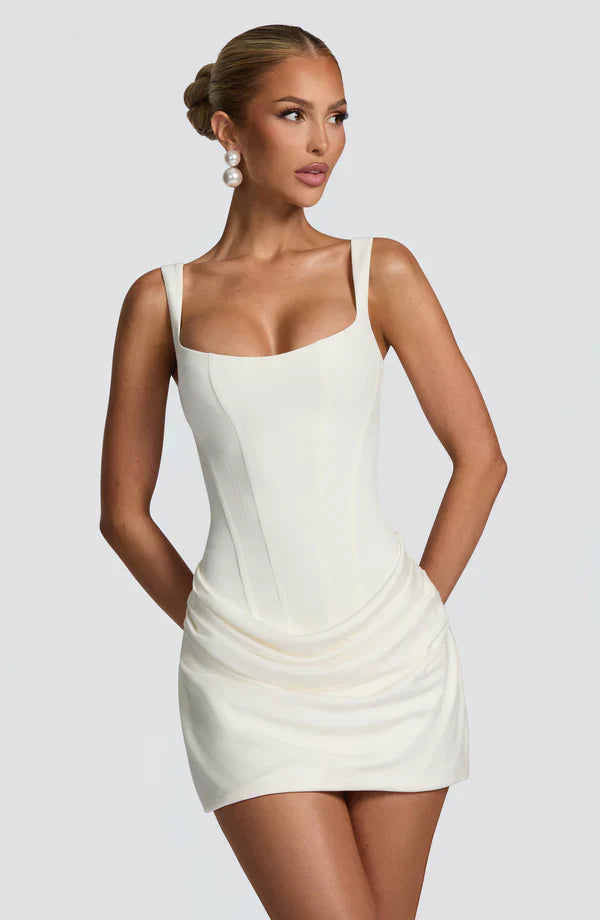 Vestito corto da donna aderente, scollo quadrato, spalline larghe, gonna drappeggiata
