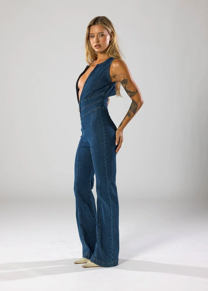 Tuta in denim da donna con scollatura profonda blu