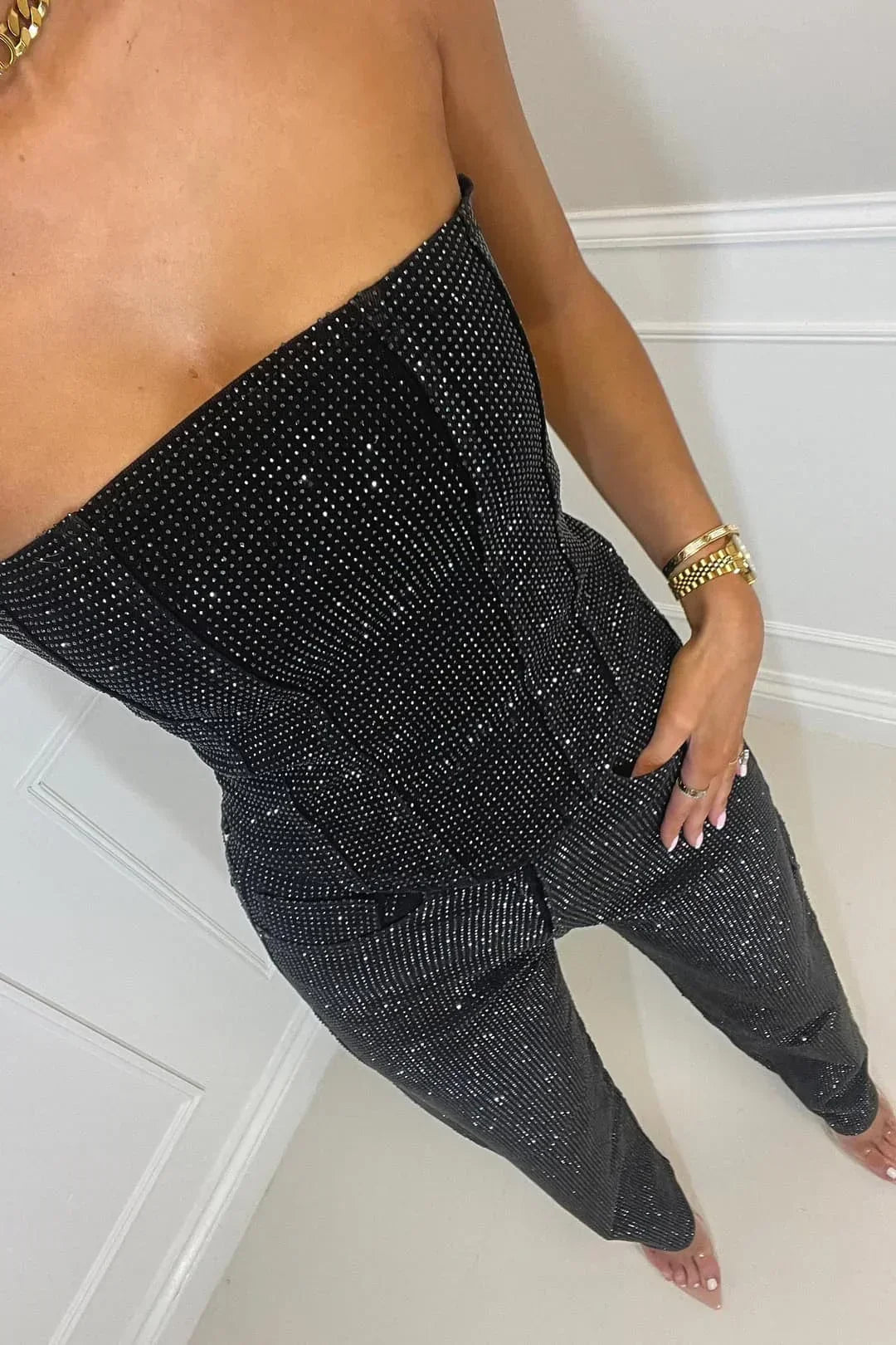 Tuta da sera da donna con bustier e gambe larghe