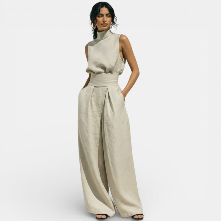 Completo da donna con collo alto, senza maniche, pantalone ampio a vita paperbag