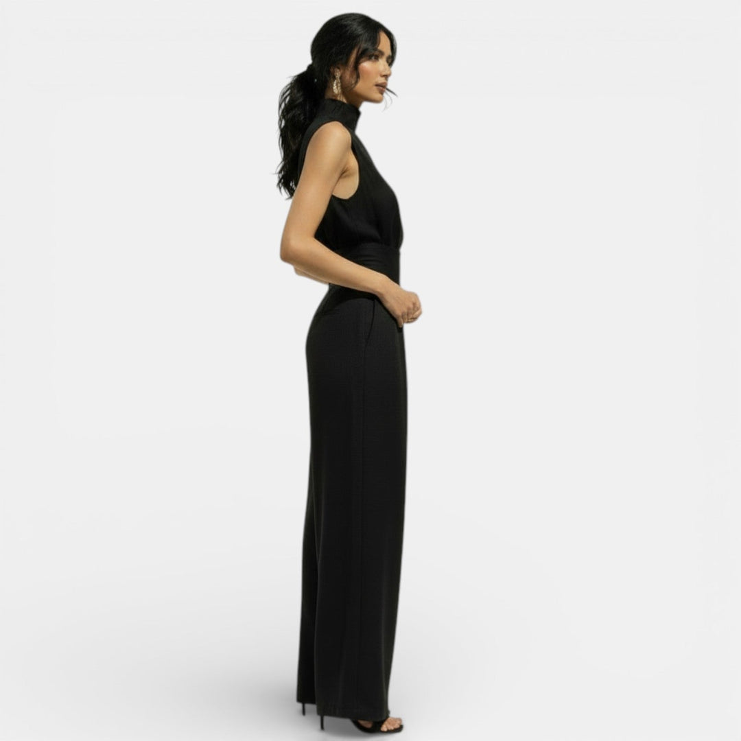 Completo da donna con collo alto, senza maniche, pantalone ampio a vita paperbag
