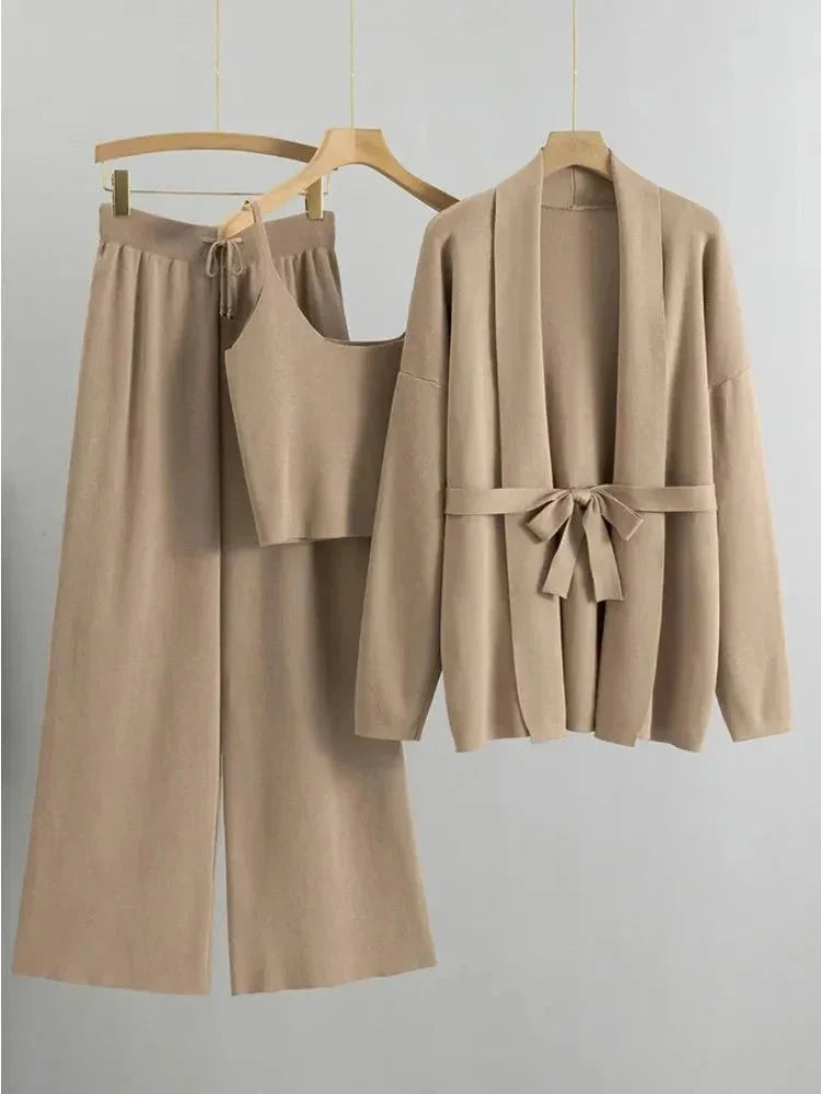 Completo Cardigan con cintura e pantalone lavorato a maglia da donna