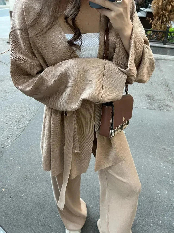 Completo Cardigan con cintura e pantalone lavorato a maglia da donna