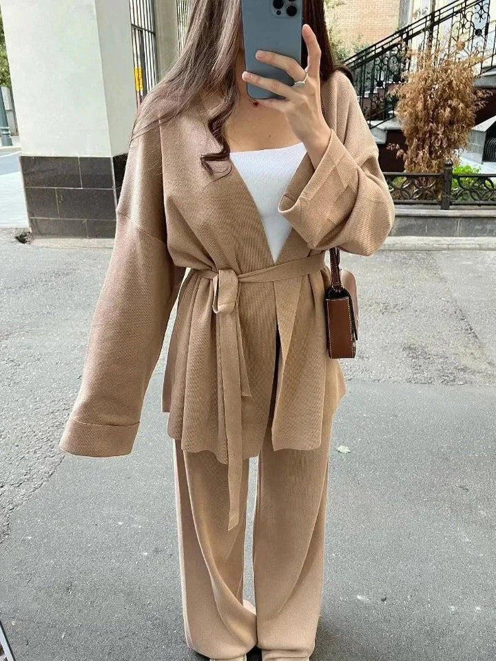 Completo Cardigan con cintura e pantalone lavorato a maglia da donna