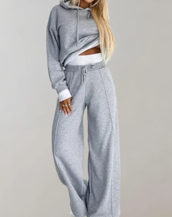 Completo due pezzi da donna con cappuccio e pantaloni ampi