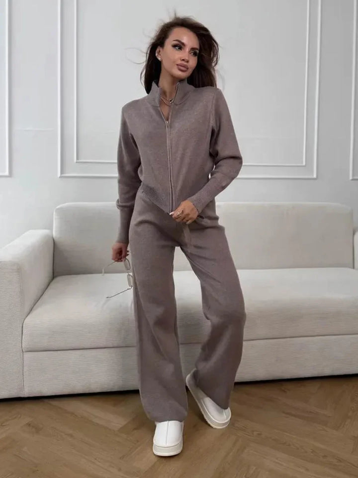 Completo donna con cardigan e pantaloni con zip